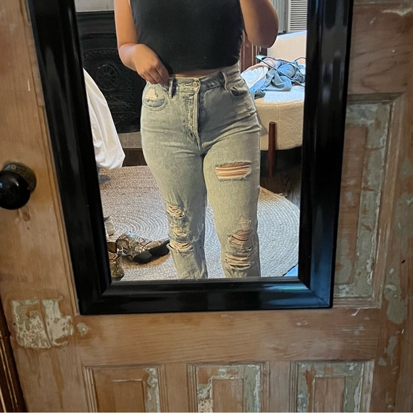 Ripped Light Wash Jeans | Comfortable & Cute - Picture 3 of 3